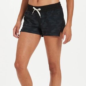 Vuori Clementine Navy Camo Shorts XL NWT